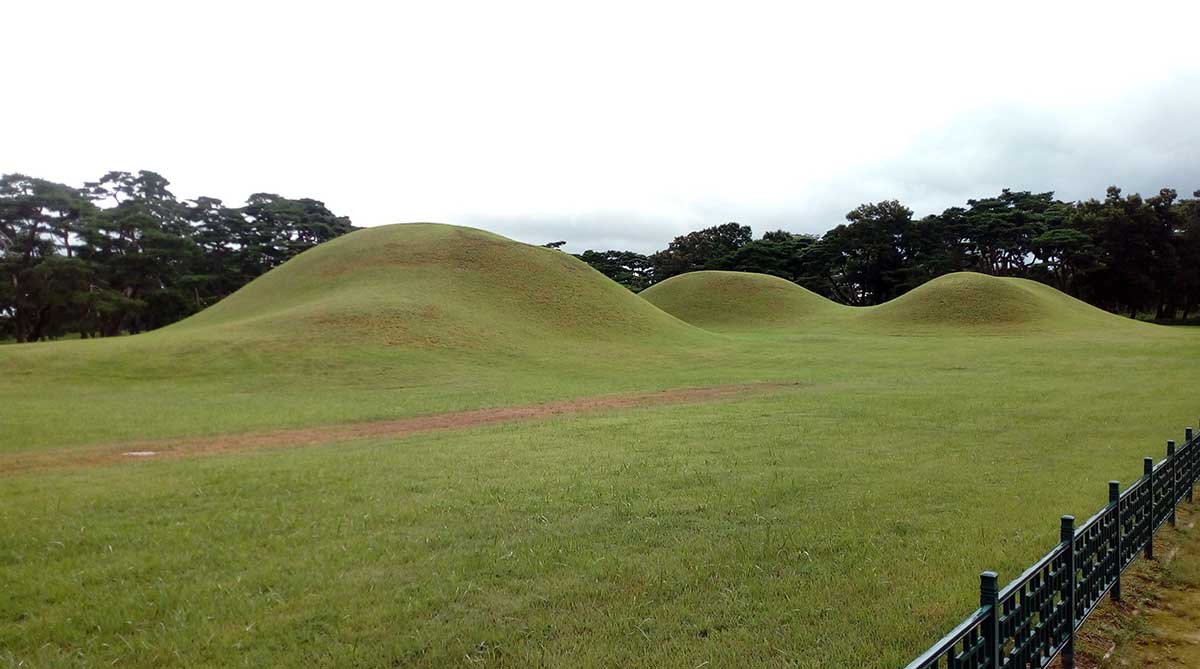 silla oreung royal tombs